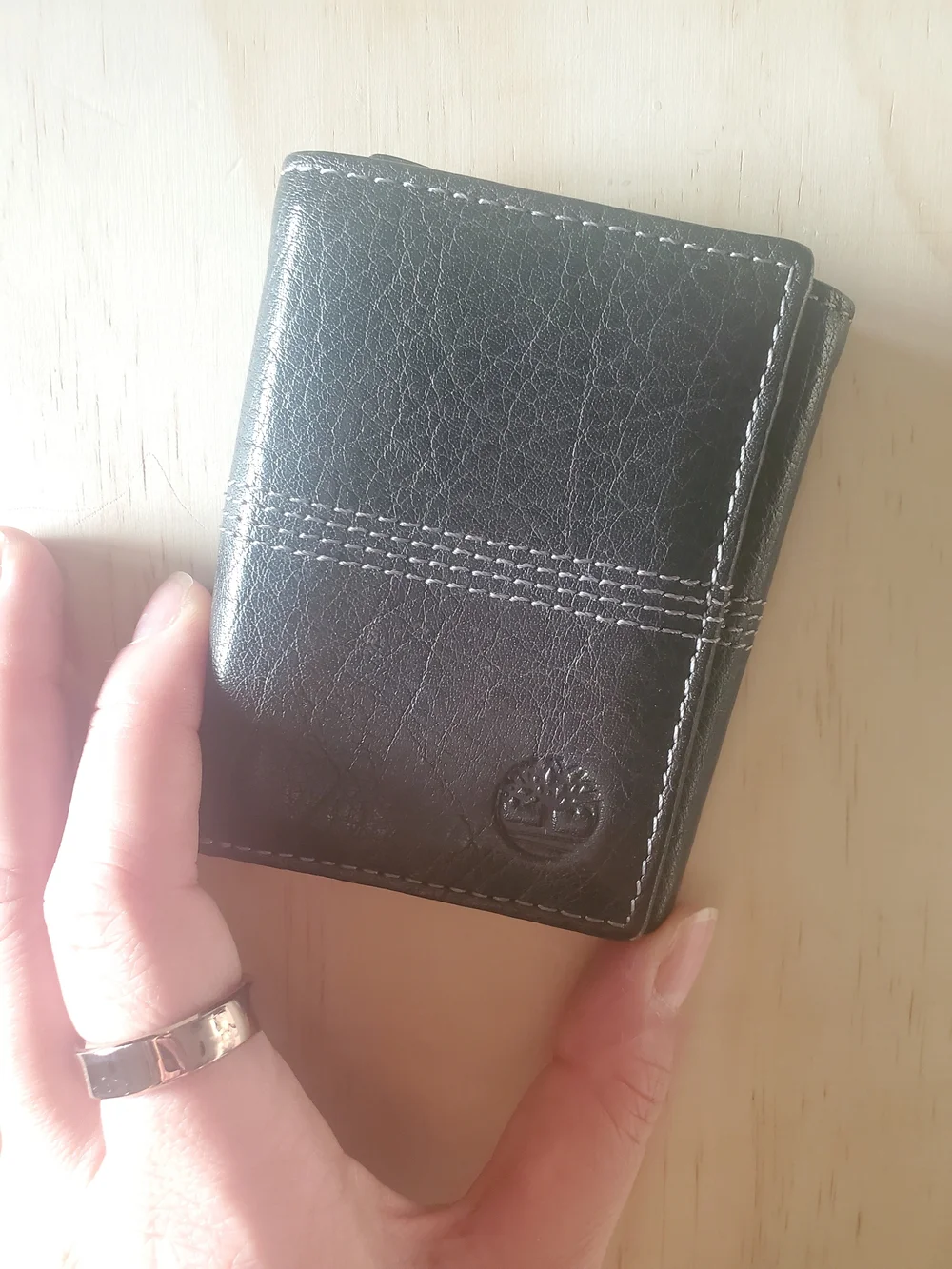 Timberland Black Leather Compact Bifold Wallet with Contrast Stitching